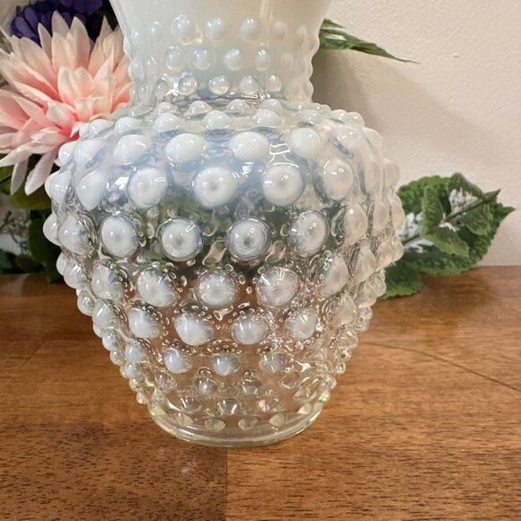 Vintage White Opalescent Hobnail Glass Vase MCM Decorative Vase Fenton Style - Picture 6 of 6